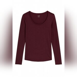 D7 - GAP Women's Burgundy Long Sleeve Top